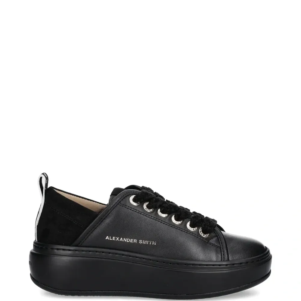 Фактурные кеды Wembley на шнуровке