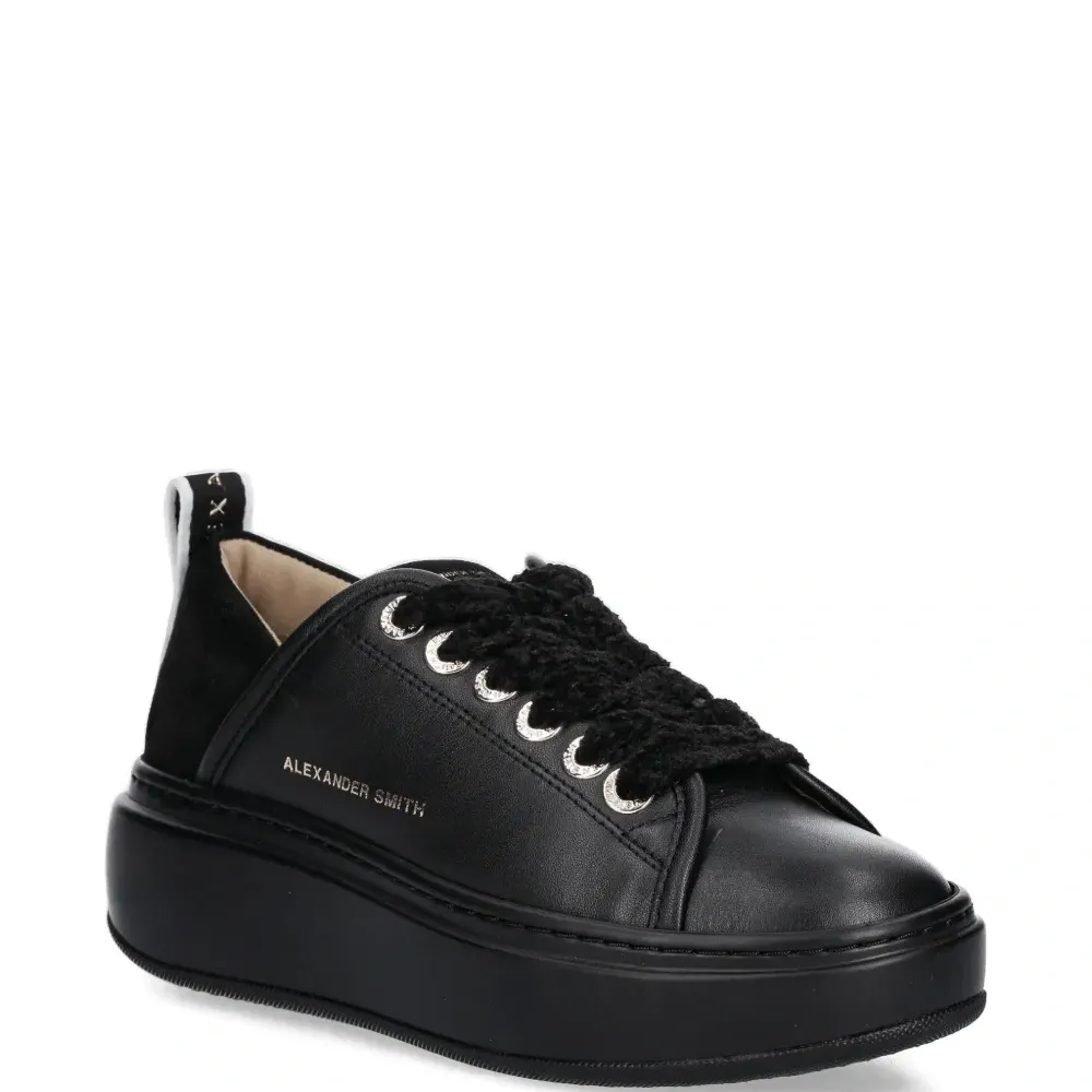 Фактурные кеды Wembley на шнуровке