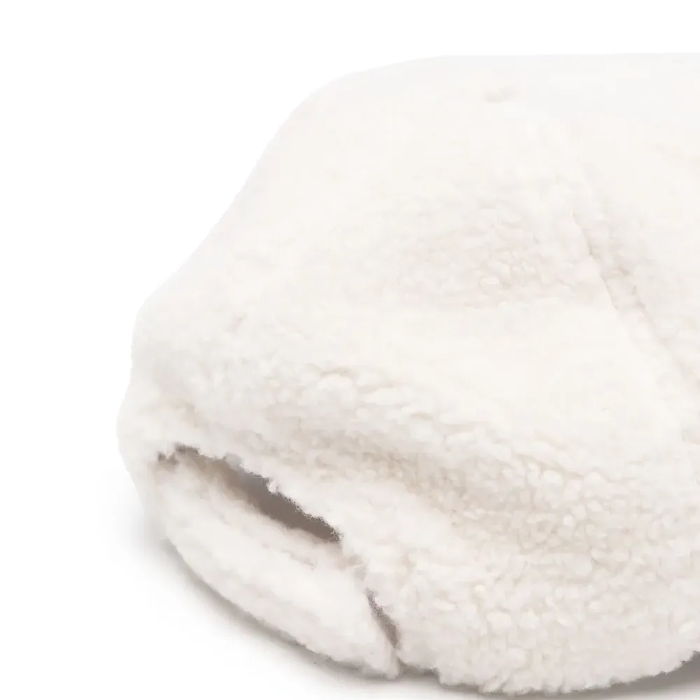 Бейсболка с нашивкой-логотипом