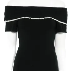 Блузка с открытыми плечами, украшенная бисером Блузка с открытыми плечами, украшенная бисером