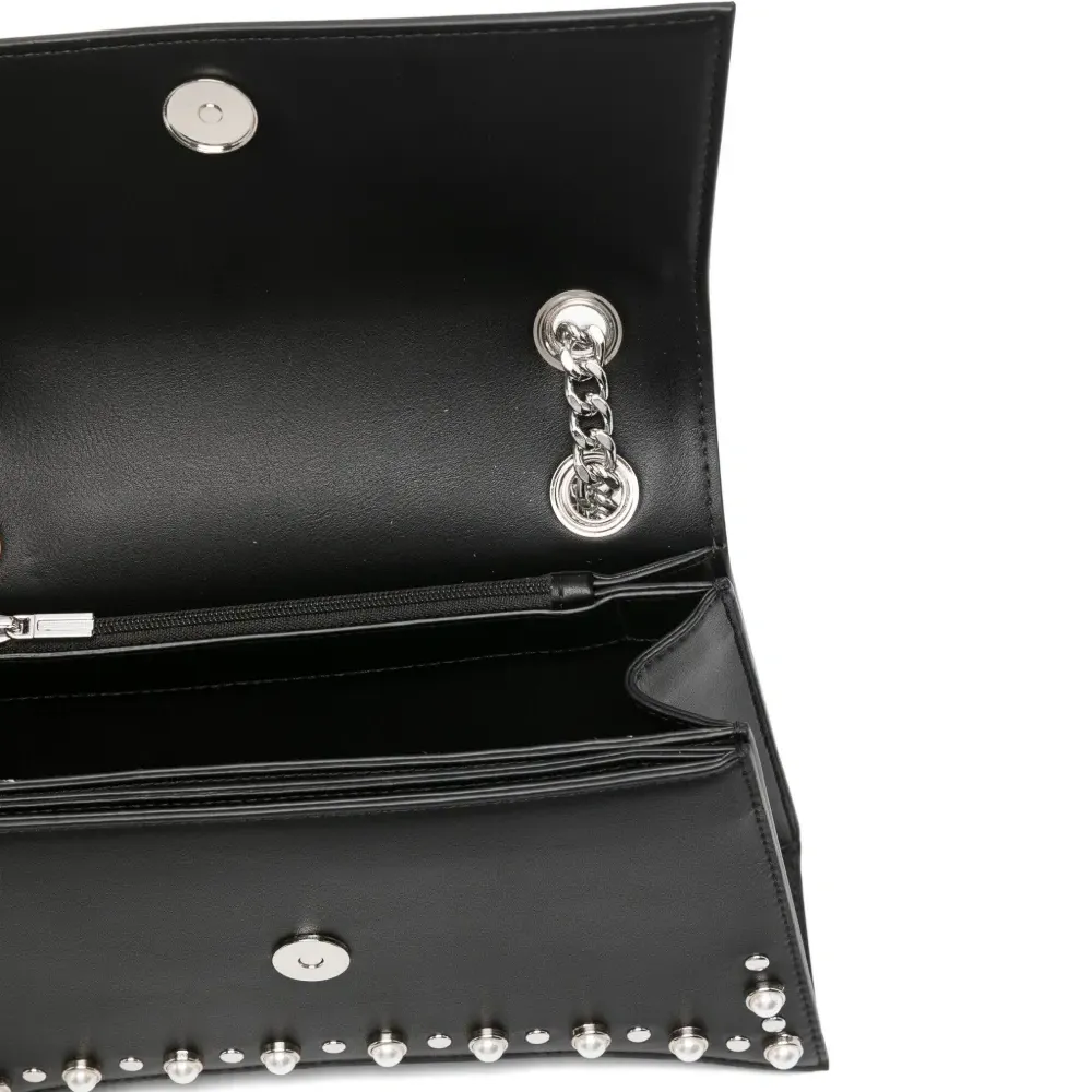 Сумка через плечо с цепочным ремешком и украшением из жемчуга