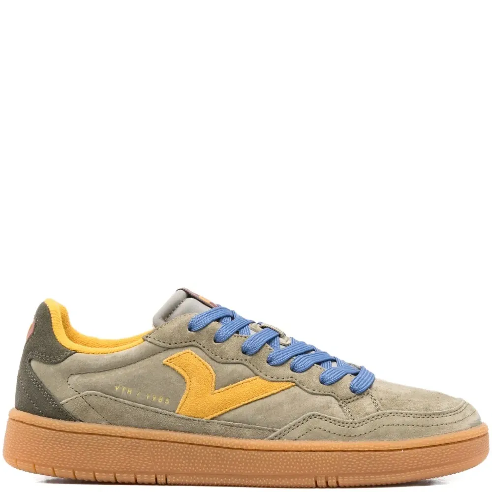 Замшевые кроссовки