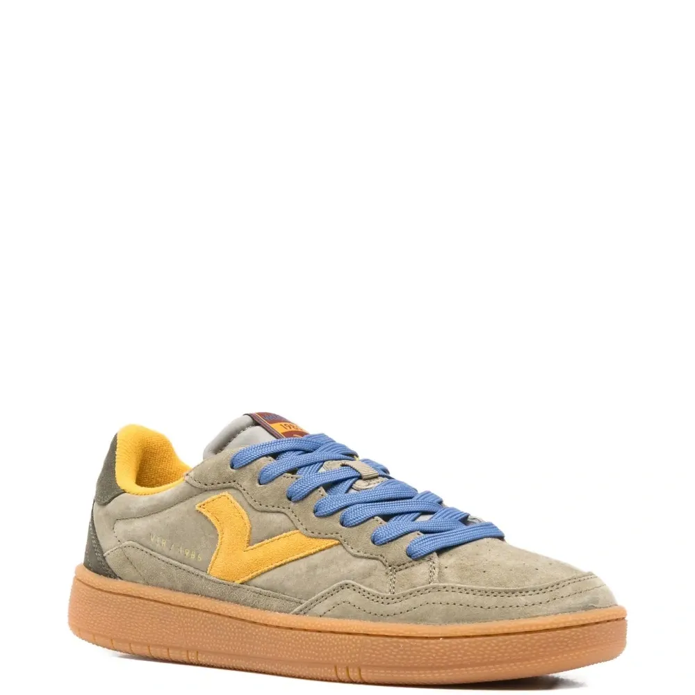 Замшевые кроссовки