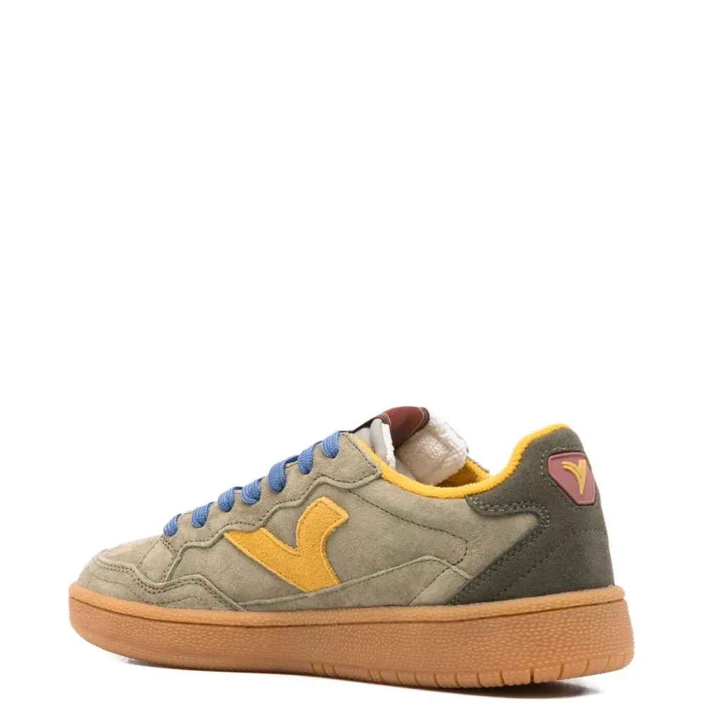 Замшевые кроссовки