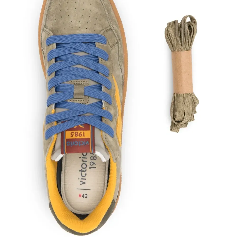 Замшевые кроссовки