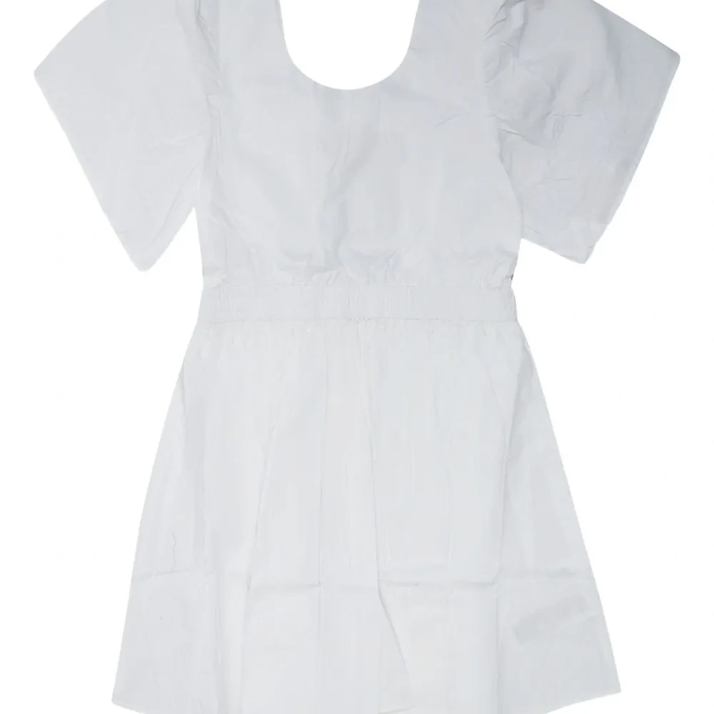 Платье с короткими рукавами