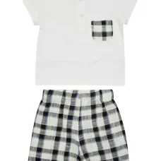 Клетчатая футболка и шорты