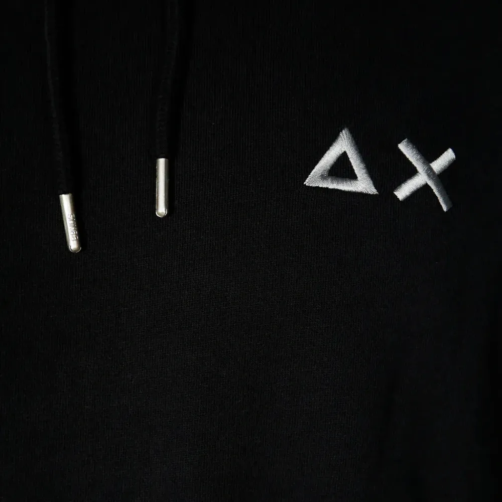 Худи с вышитым логотипом