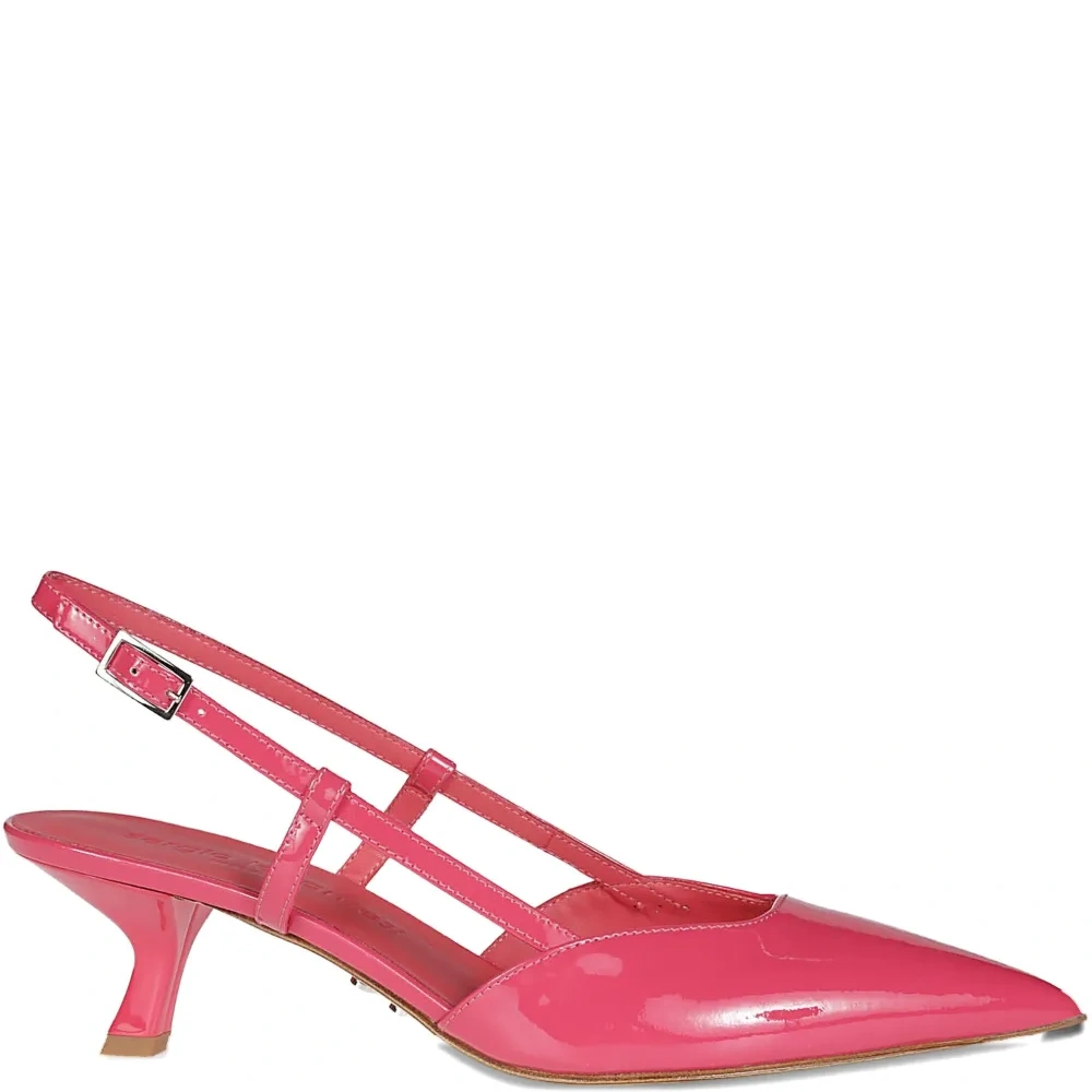 Туфли с ремешком на пятке