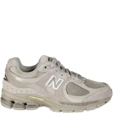 Кроссовки 2002R с нашивкой-логотипом