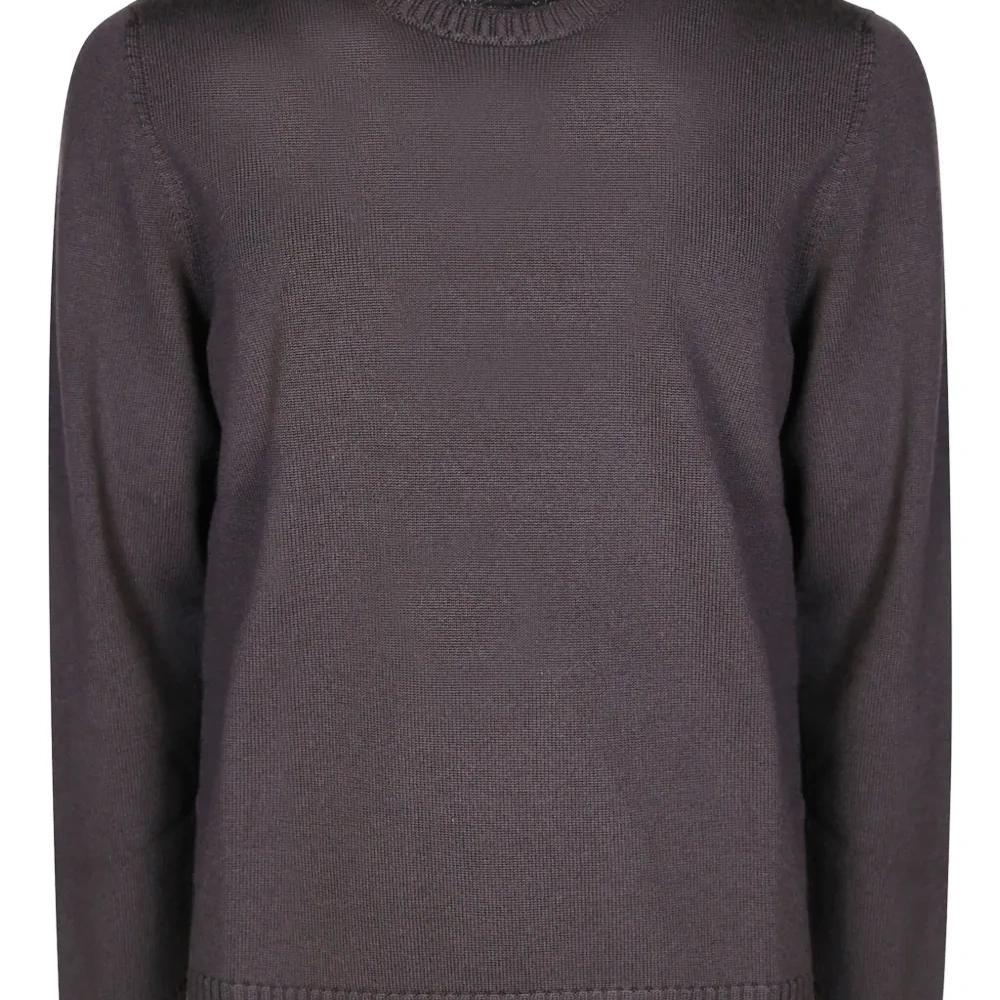 Свитер с круглым вырезом