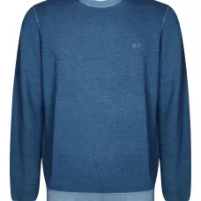 Свитер с вышитым логотипом