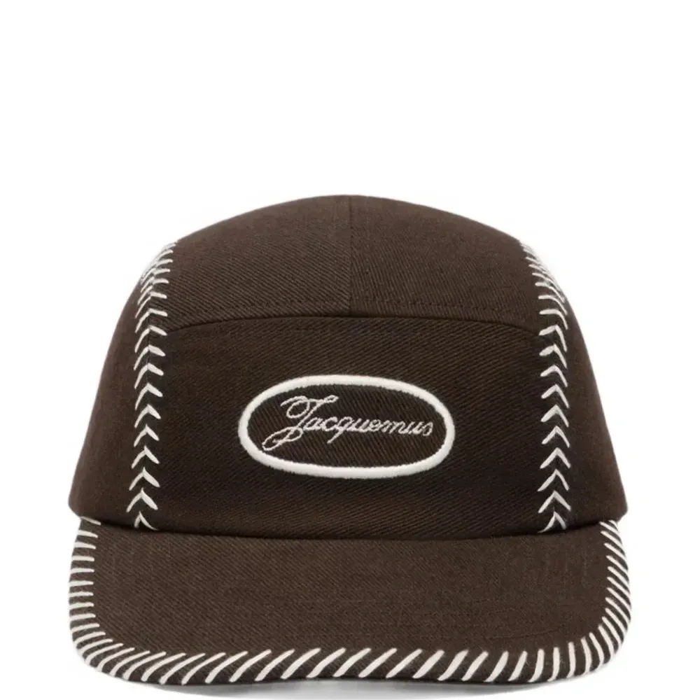 Бейсболка с бейсбольной прострочкой