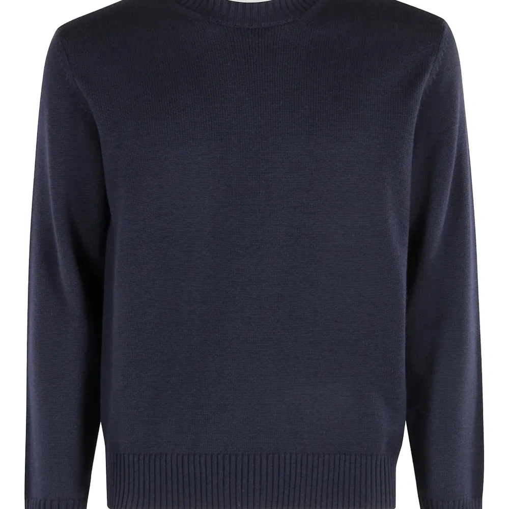 Свитер с круглым вырезом