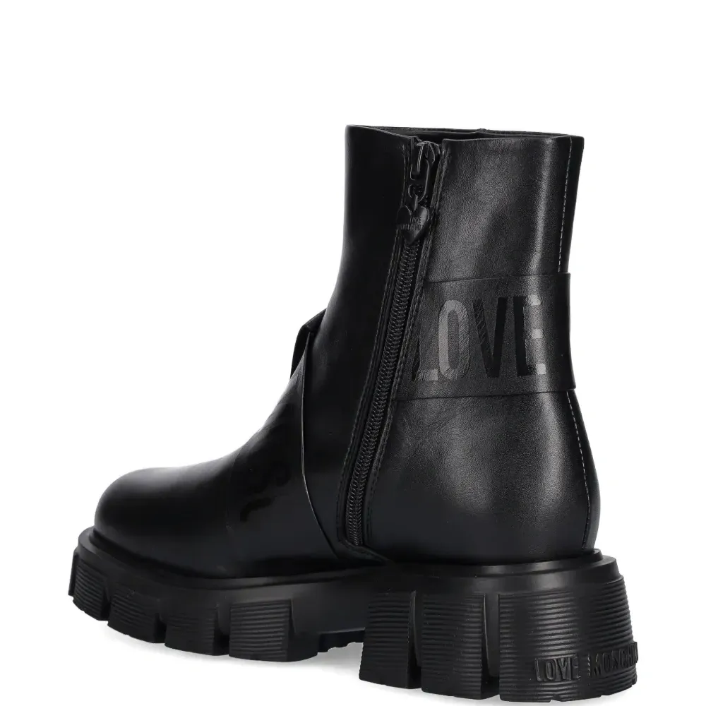 Ботильоны с логотипной лентой