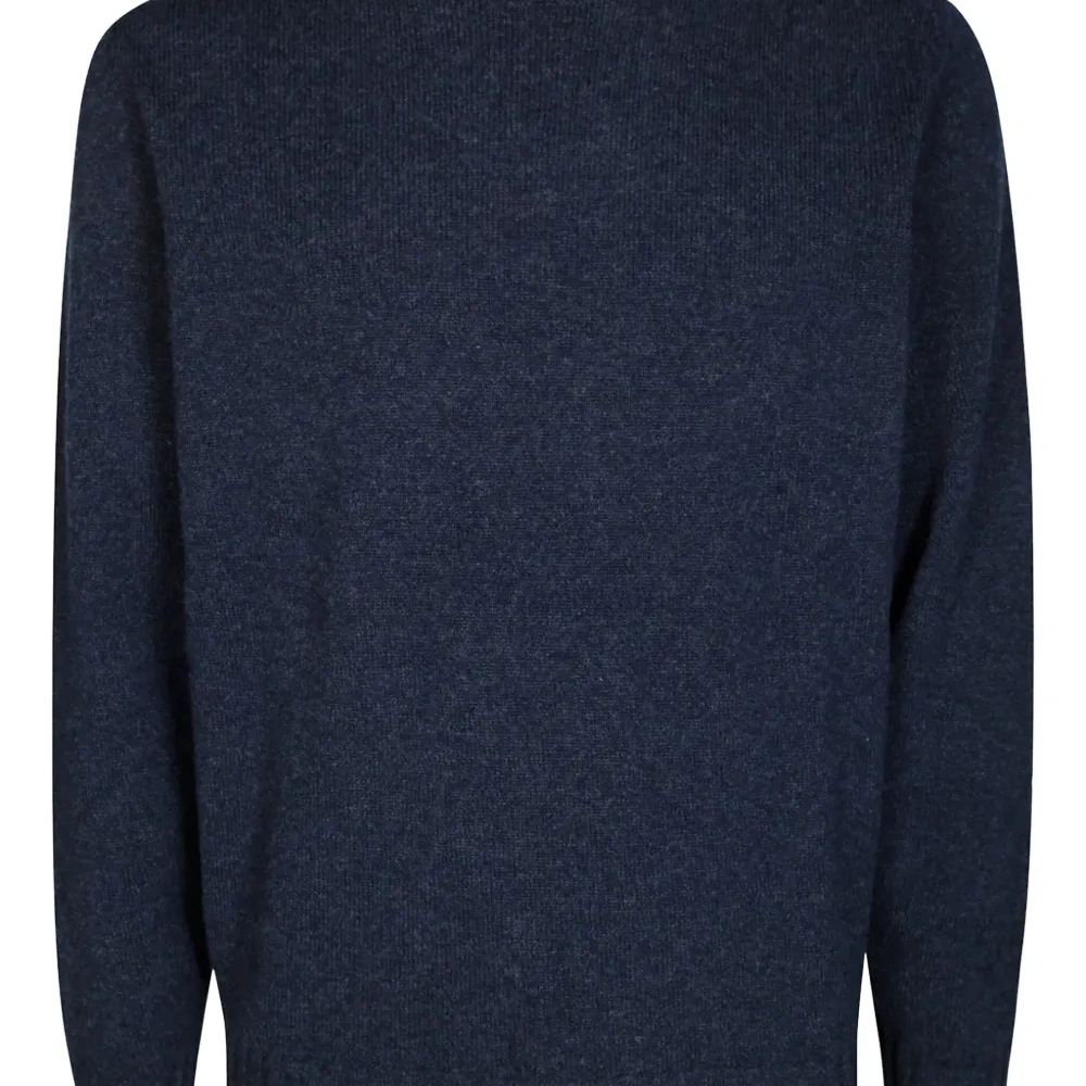 Свитер с круглым вырезом