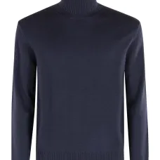 Свитер с высоким воротником