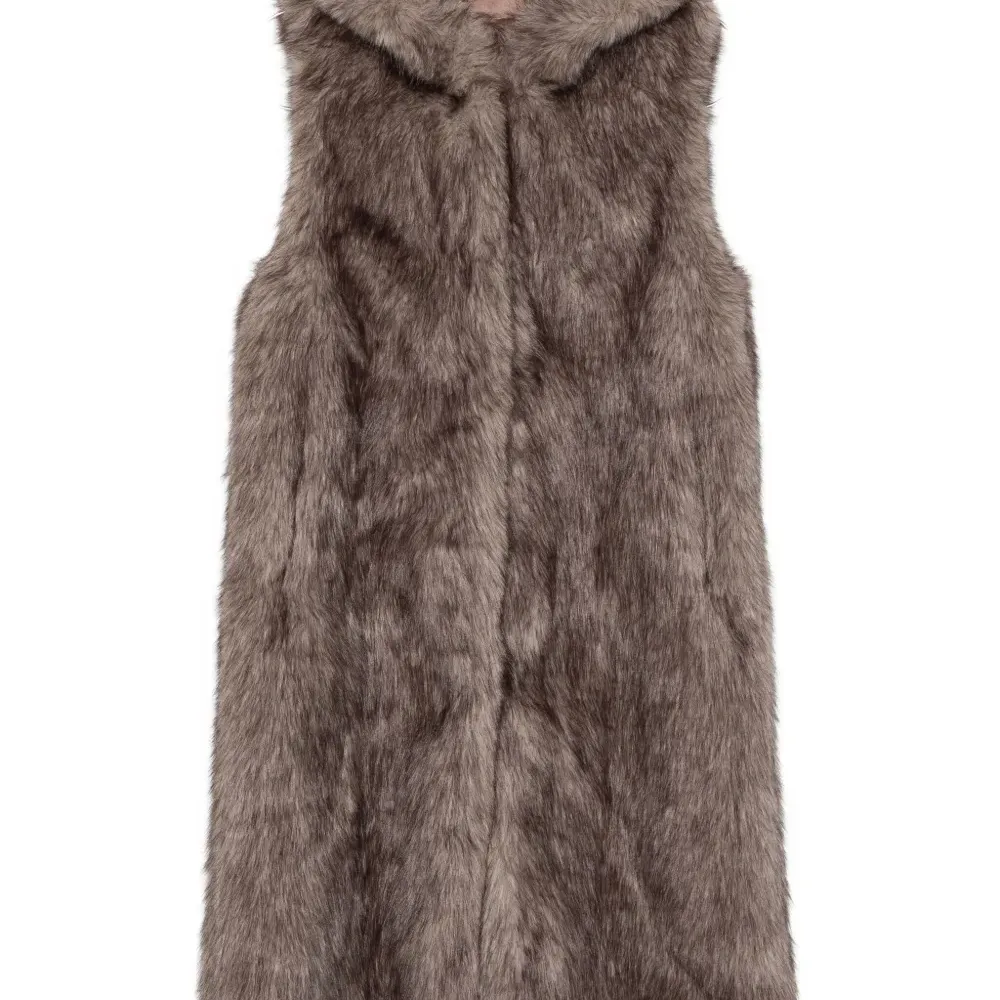 Жилет с капюшоном из искусственного меха Жилет с капюшоном из искусственного меха