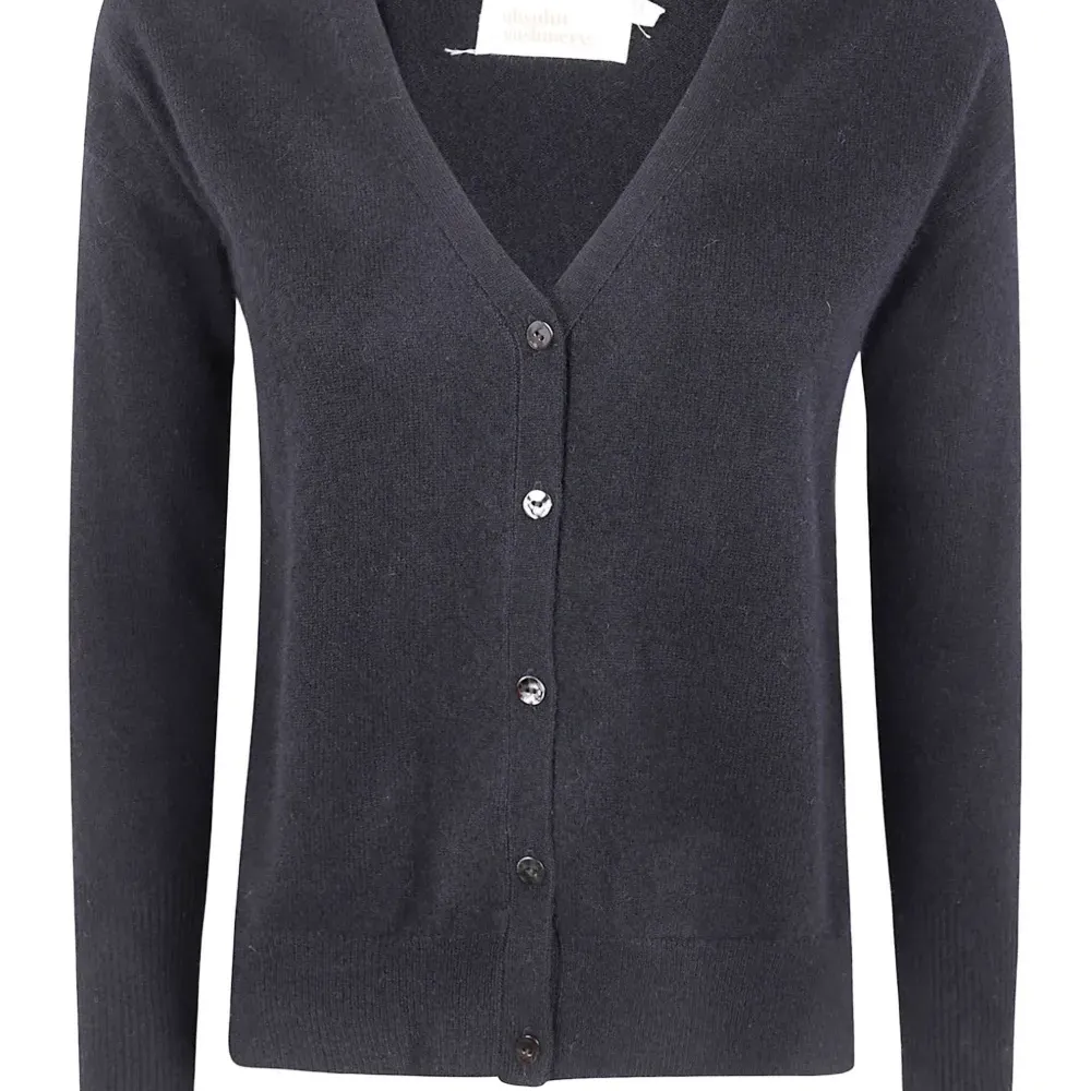 Кардиган на пуговицах с V-образным вырезом