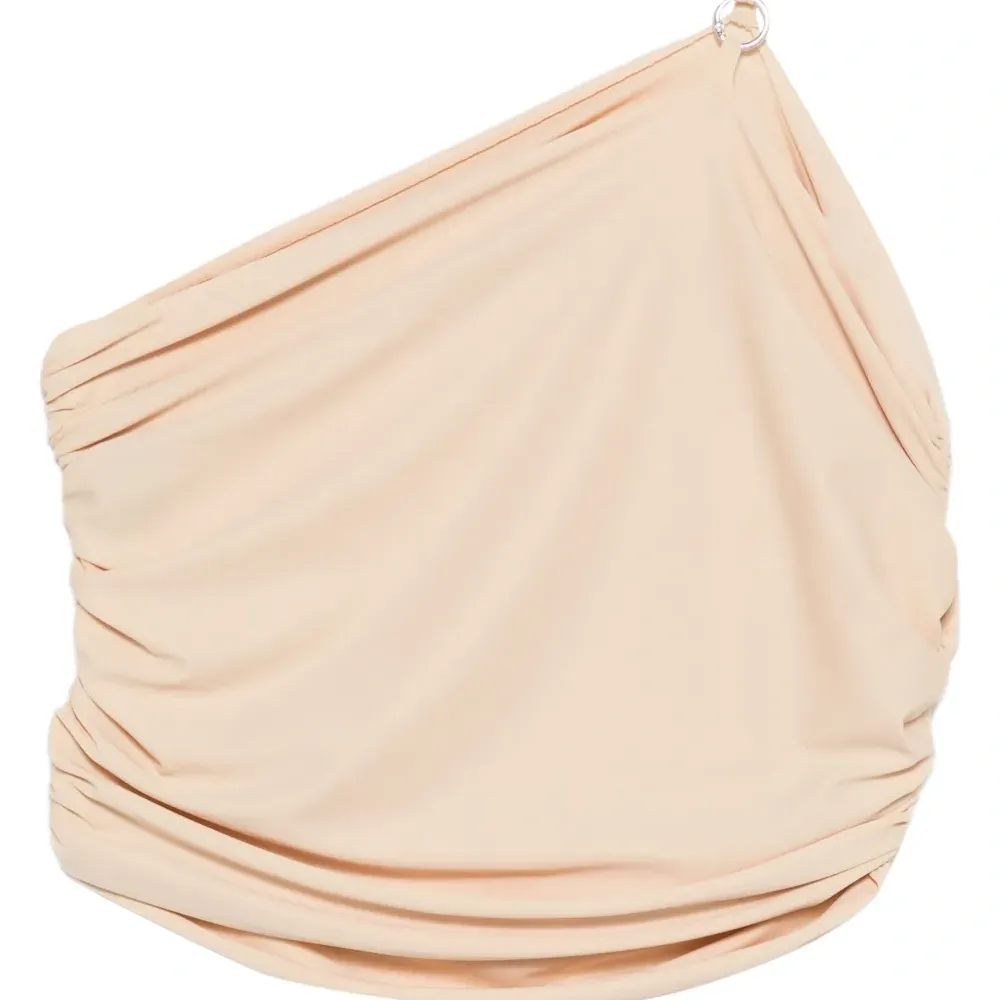 Блузка на одно плечо с драпировкой