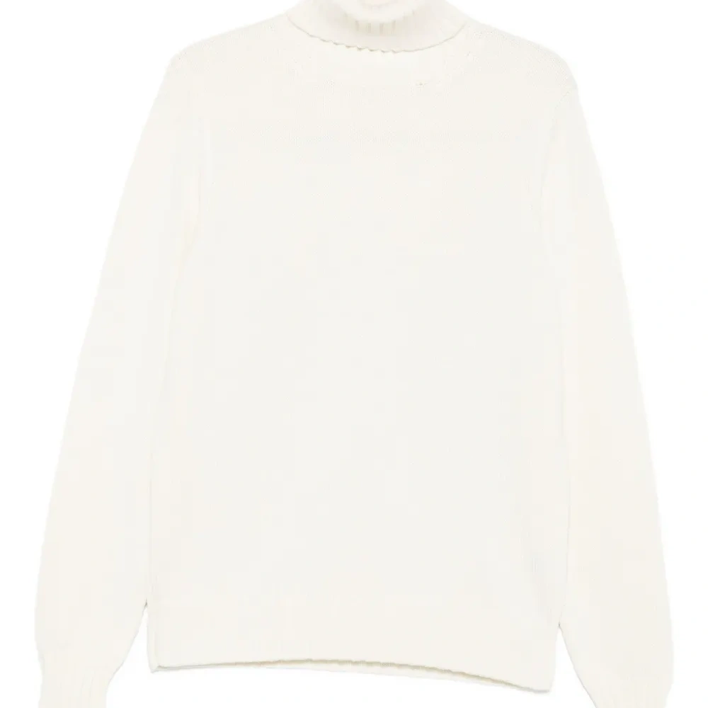 Свитер с воротником-гольф