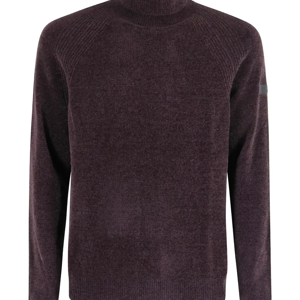 Свитер с высоким воротником