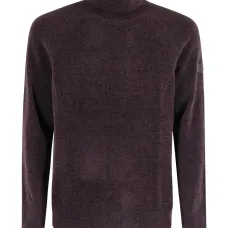 Свитер с высоким воротником