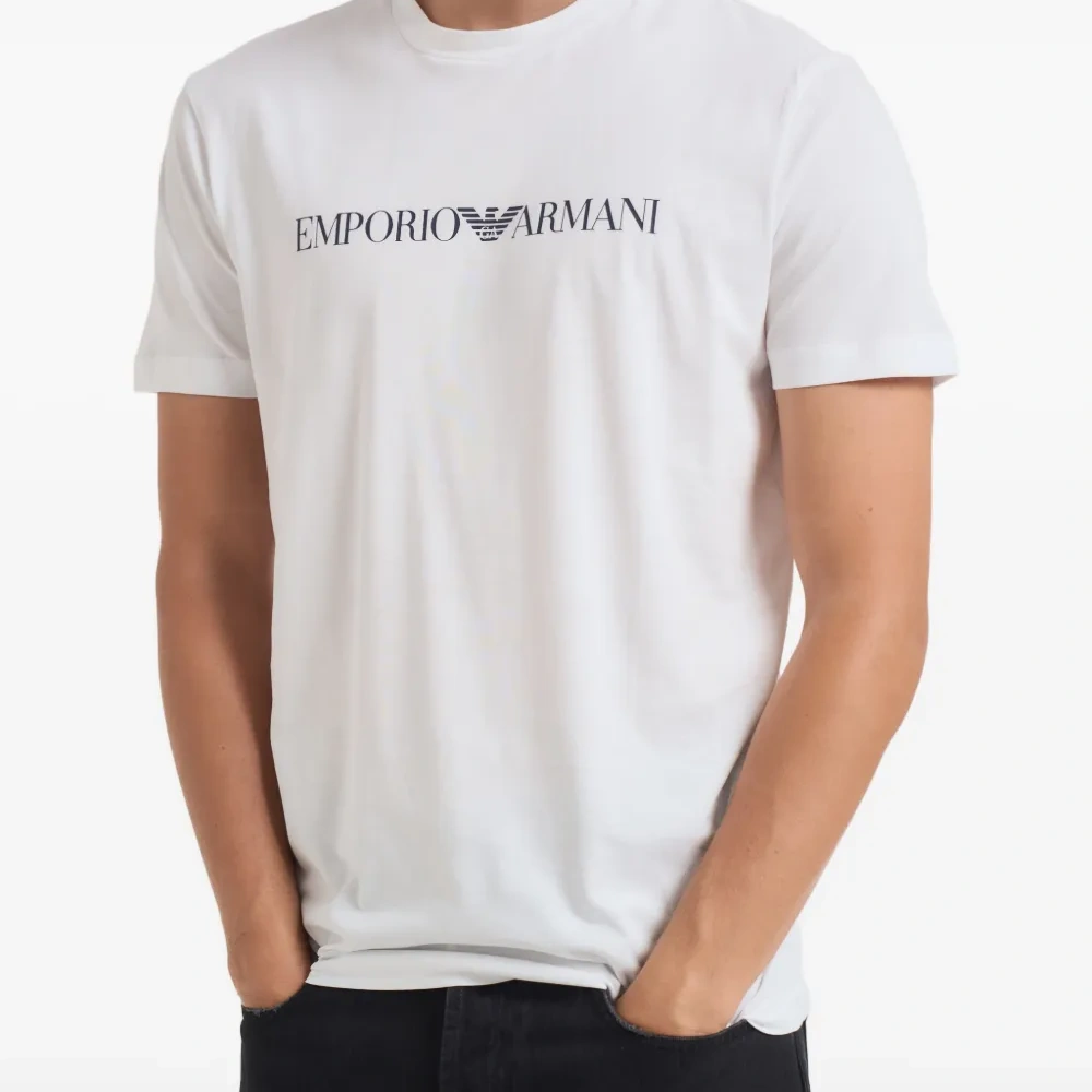 Футболка с принтом логотипа