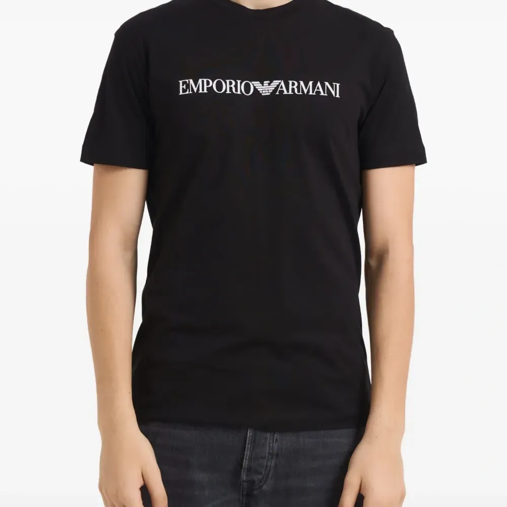 Футболка с принтом логотипа