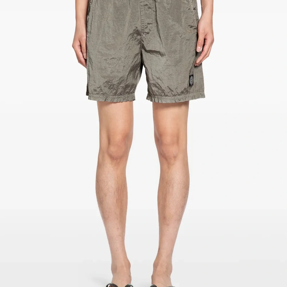 Плавки-шорты с нашивкой-логотипом