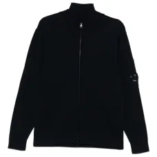 Свитер с нашивкой-логотипом