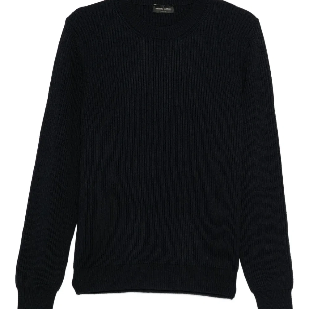 Свитер с круглым вырезом