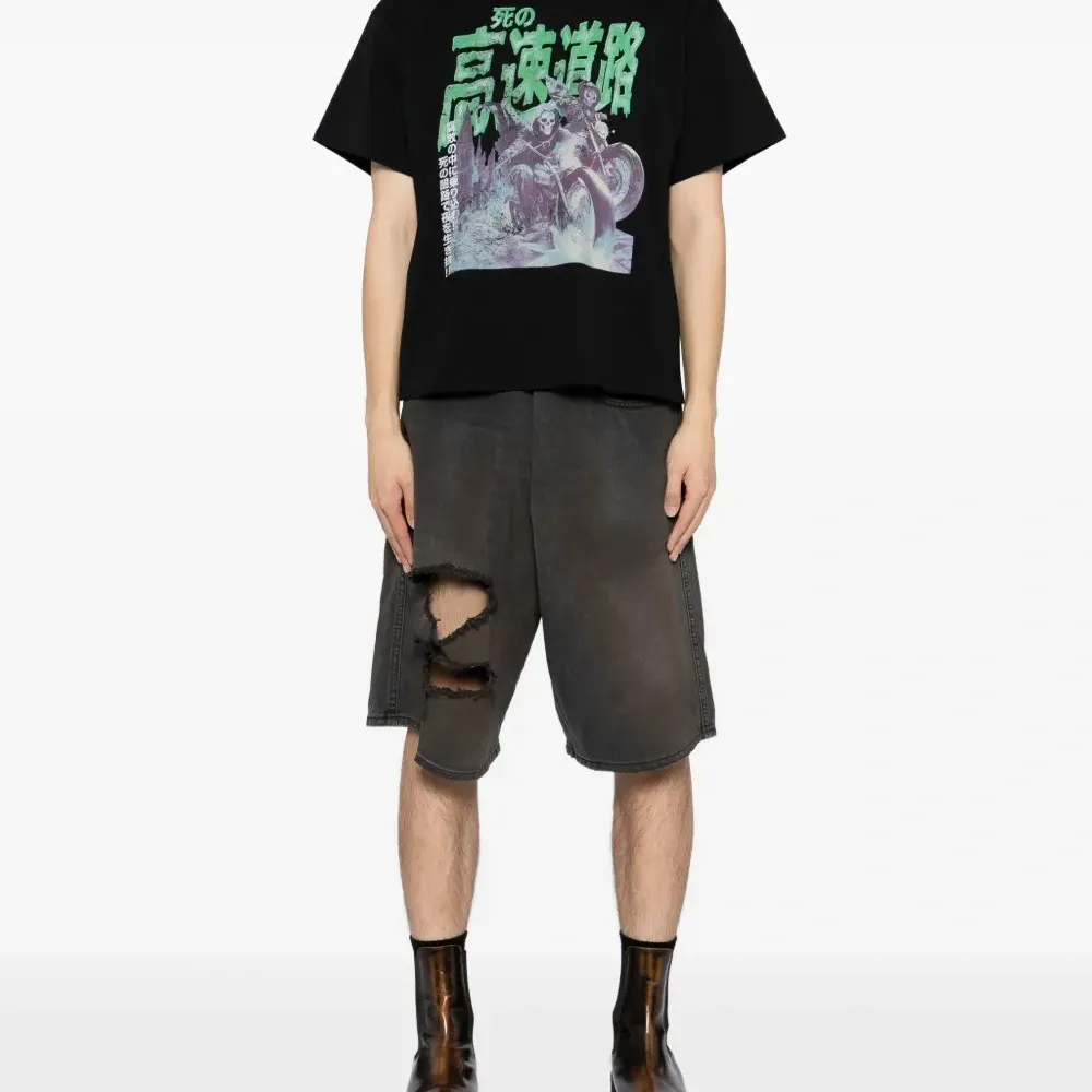 Футболка с графичным принтом