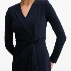 Миди-платье с V-образным вырезом