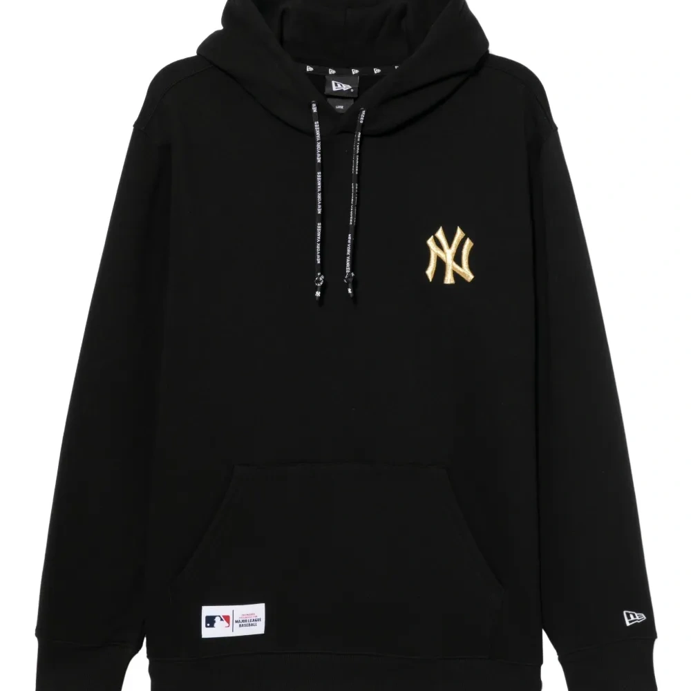 Худи с вышитым логотипом