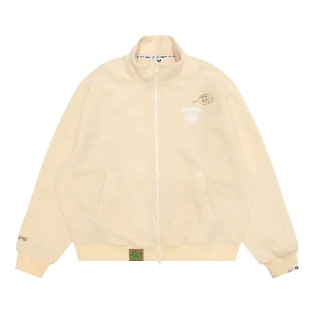 Куртка с вышивкой на молнии