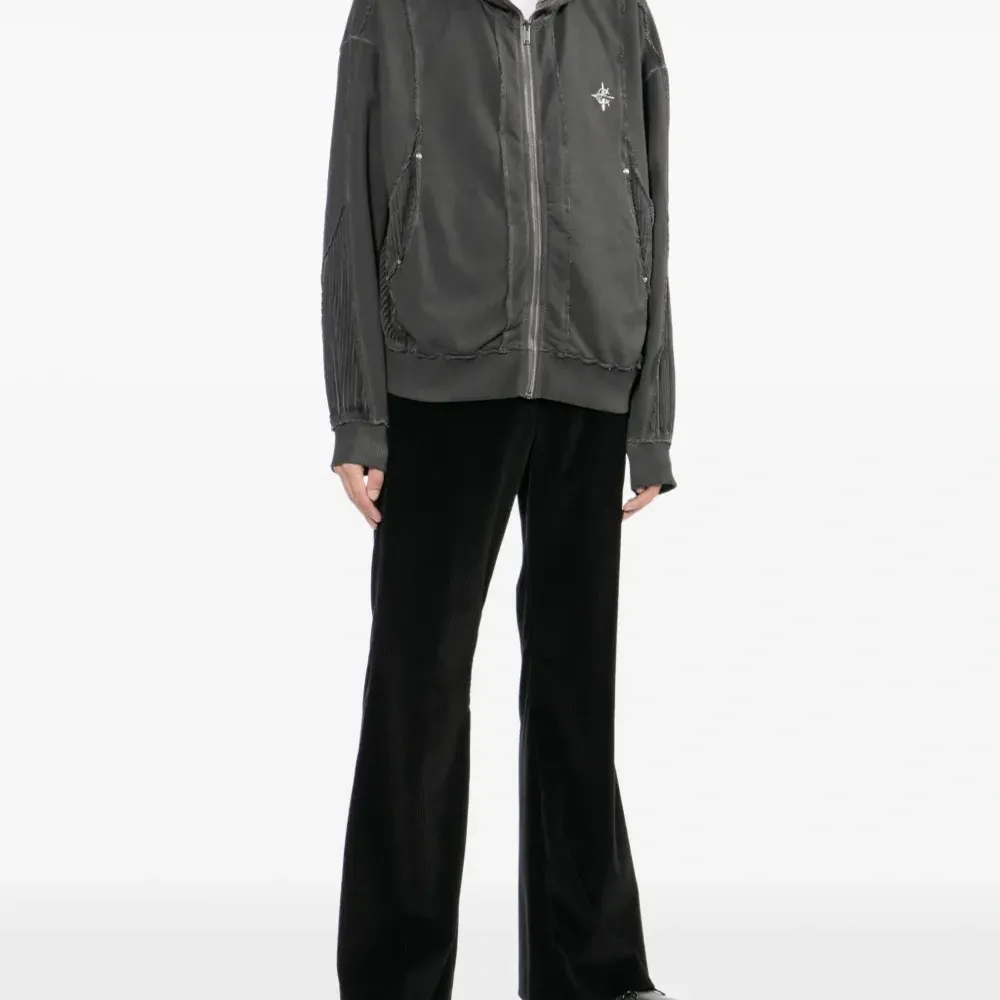 Худи с нашивкой