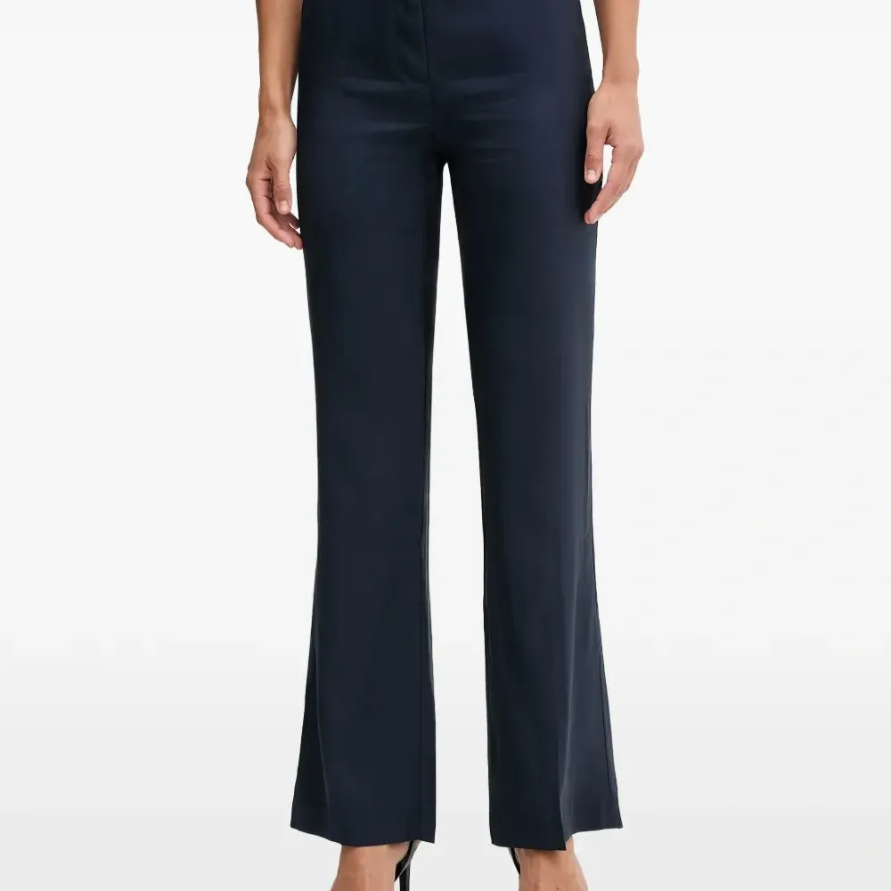 Расклешённые брюки