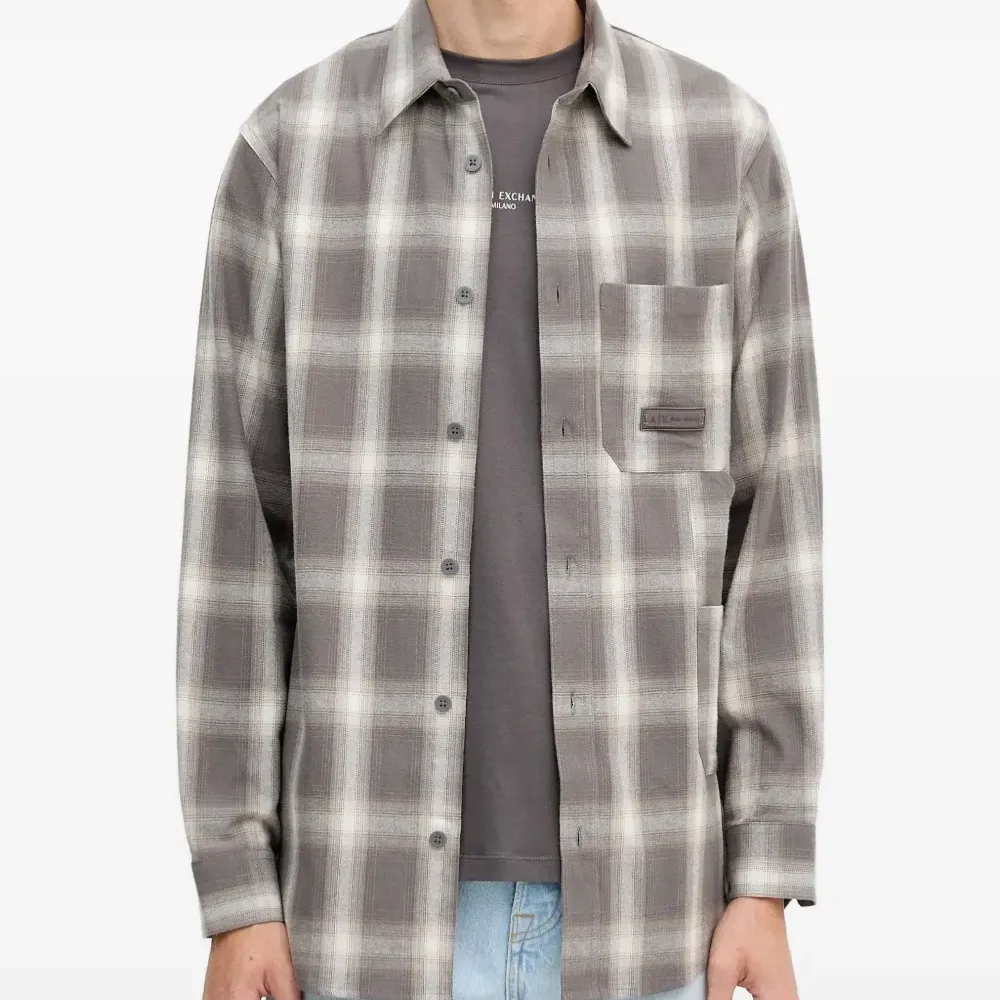 Рубашка с нагрудным карманом и в клетку