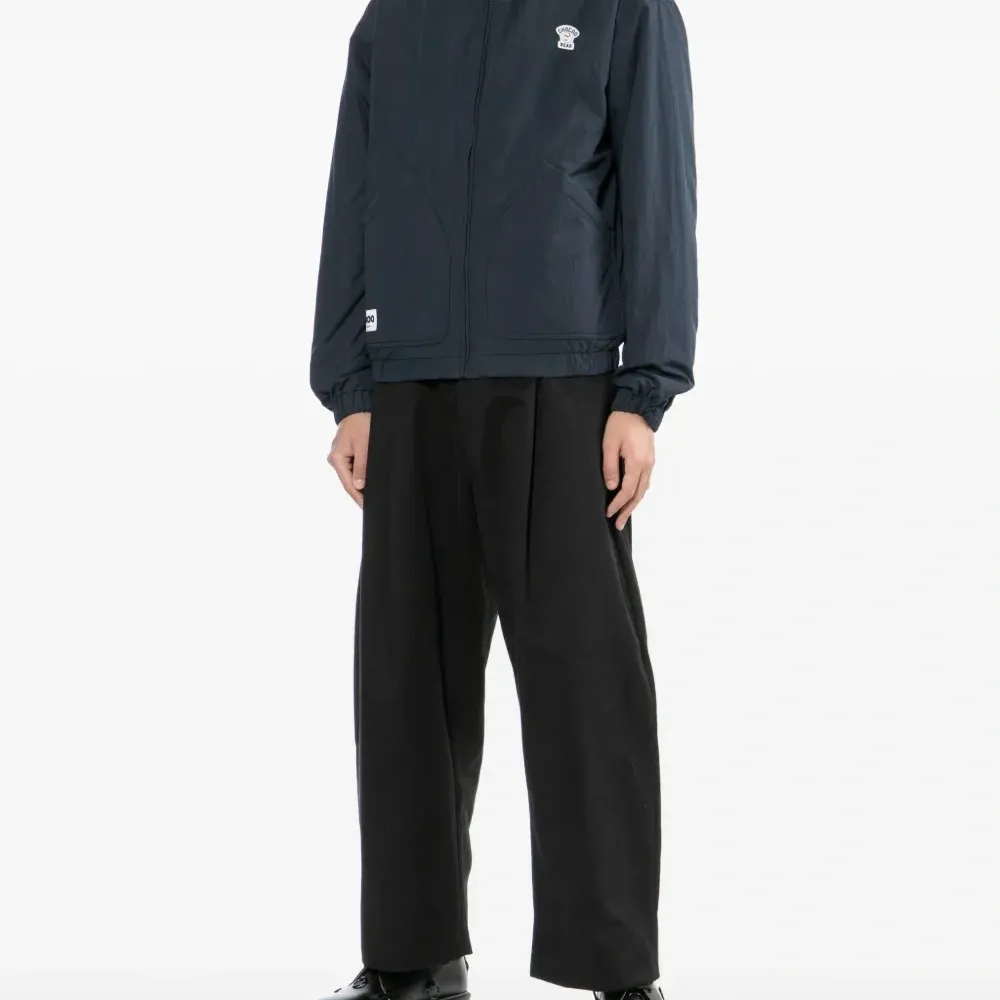 Куртка с тисненым логотипом Куртка с тисненым логотипом