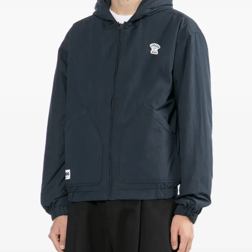 Куртка с тисненым логотипом Куртка с тисненым логотипом