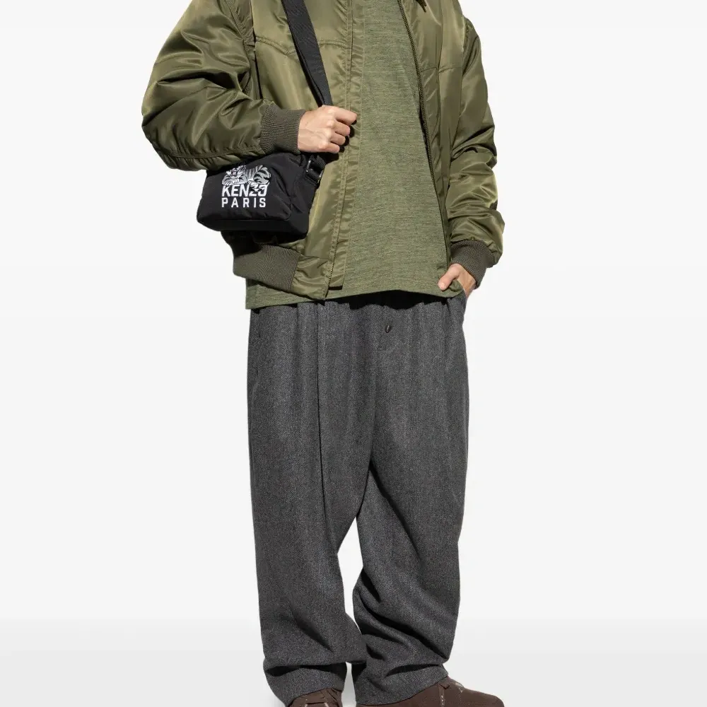 Футболка с вышитым логотипом