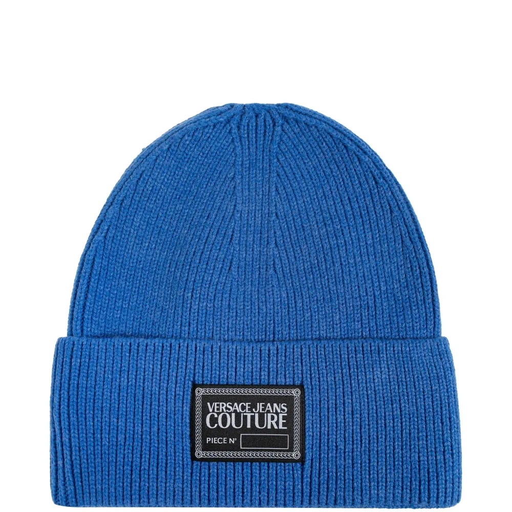 Вязаная шапка с нашивкой-логотипом