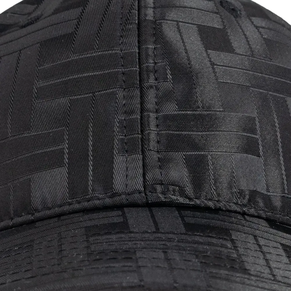 Бейсболка с логотипом