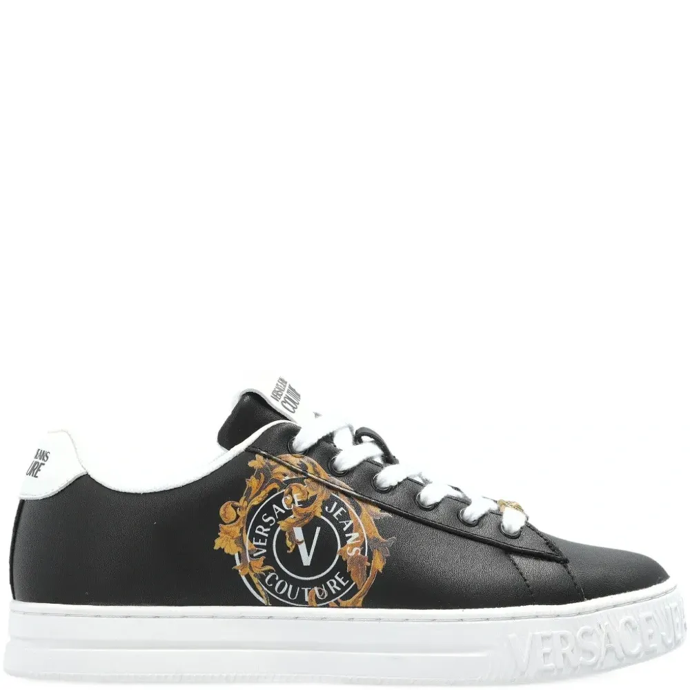 Кроссовки с логотипом