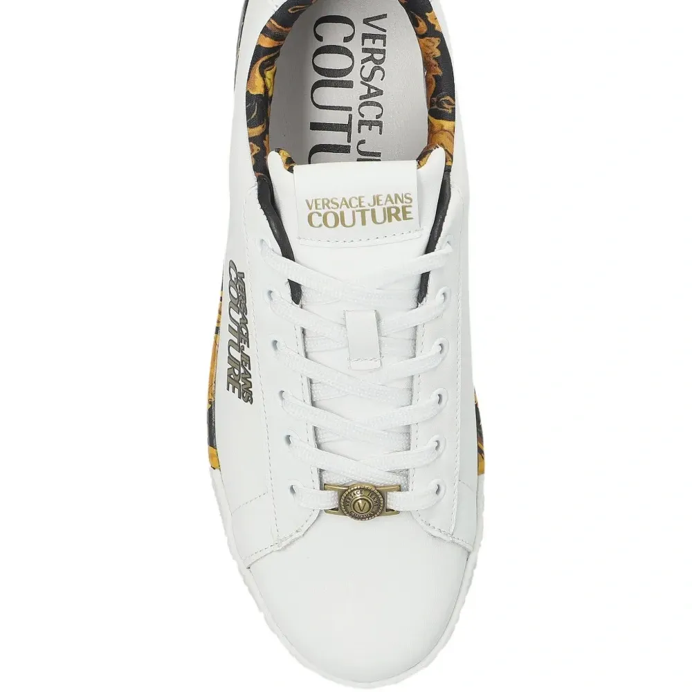 Кроссовки с логотипом