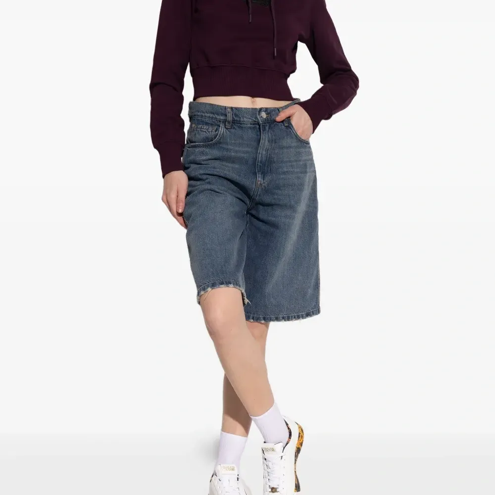 Кроссовки с логотипом