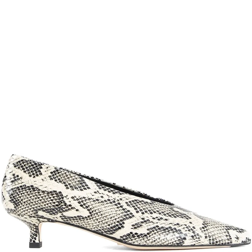 Туфли clara с заостренным носком