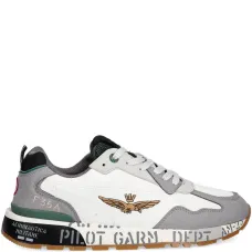 Кроссовки на шнуровке