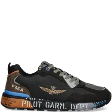 Кроссовки с принтом в виде надписей